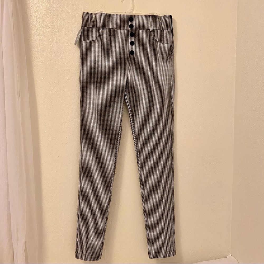 Pin Up style pants with side zip for perfect fit
